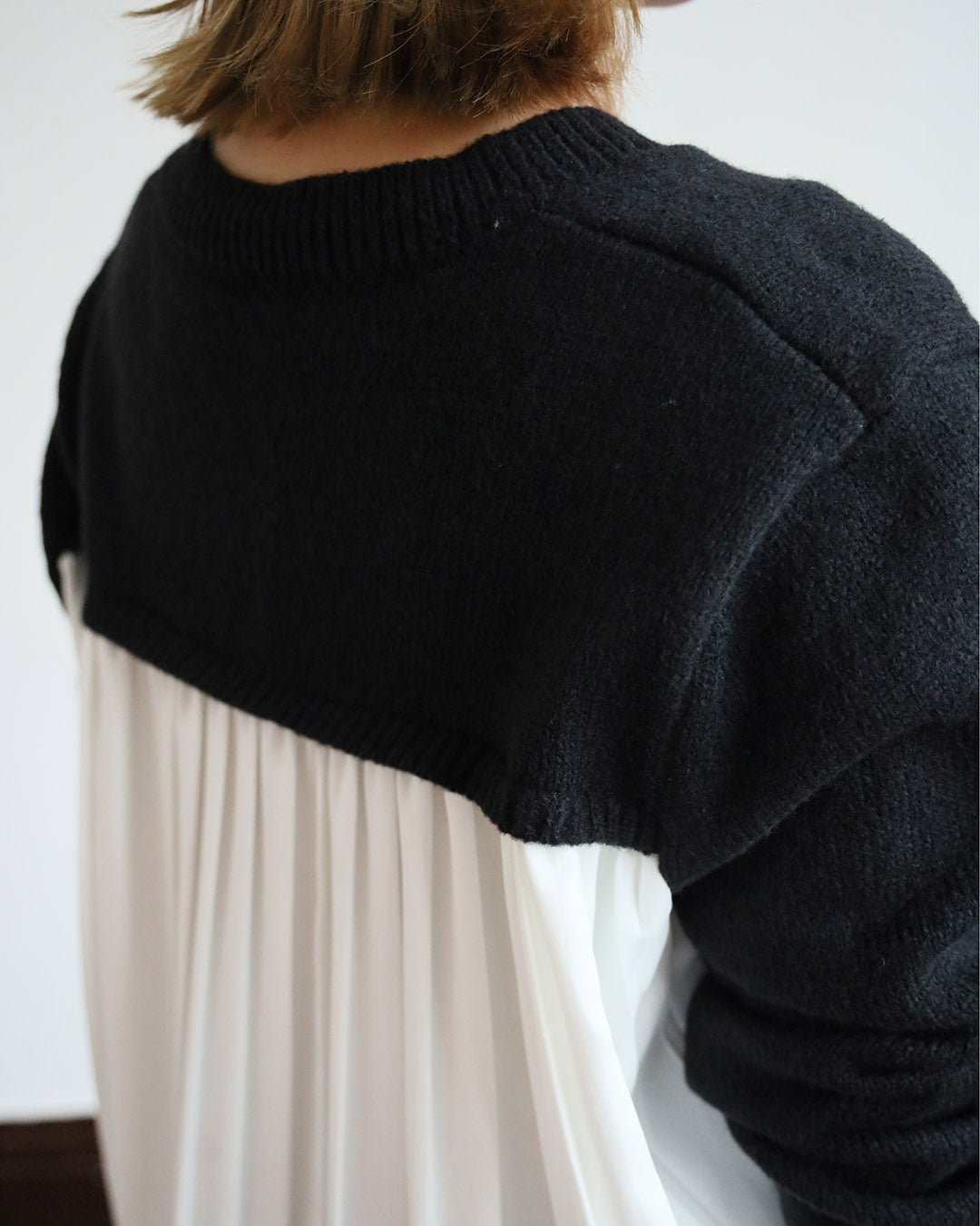 Pleated Back Knitwear  (2 color)