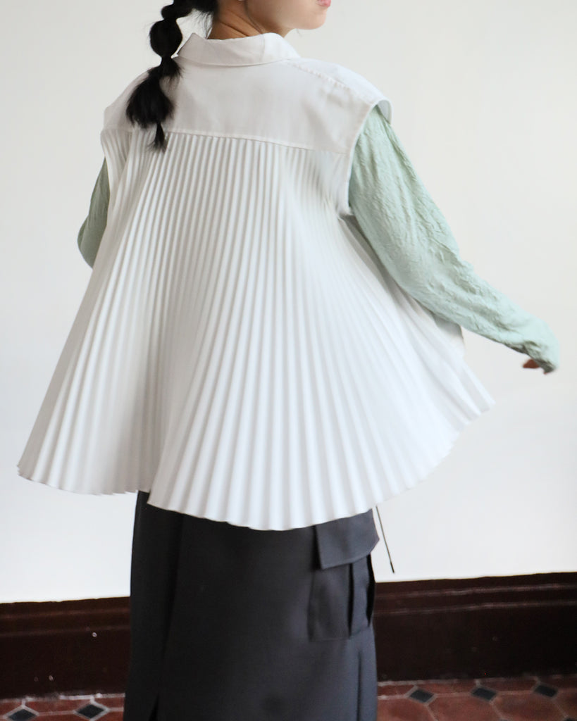 Pleated Back Outer