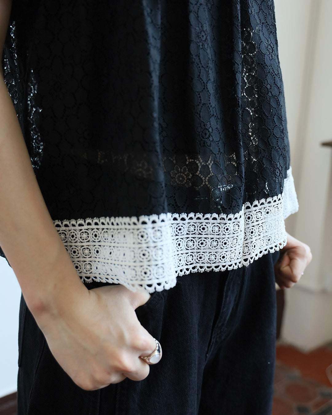 Square Collar Lace Top (2 Colors)