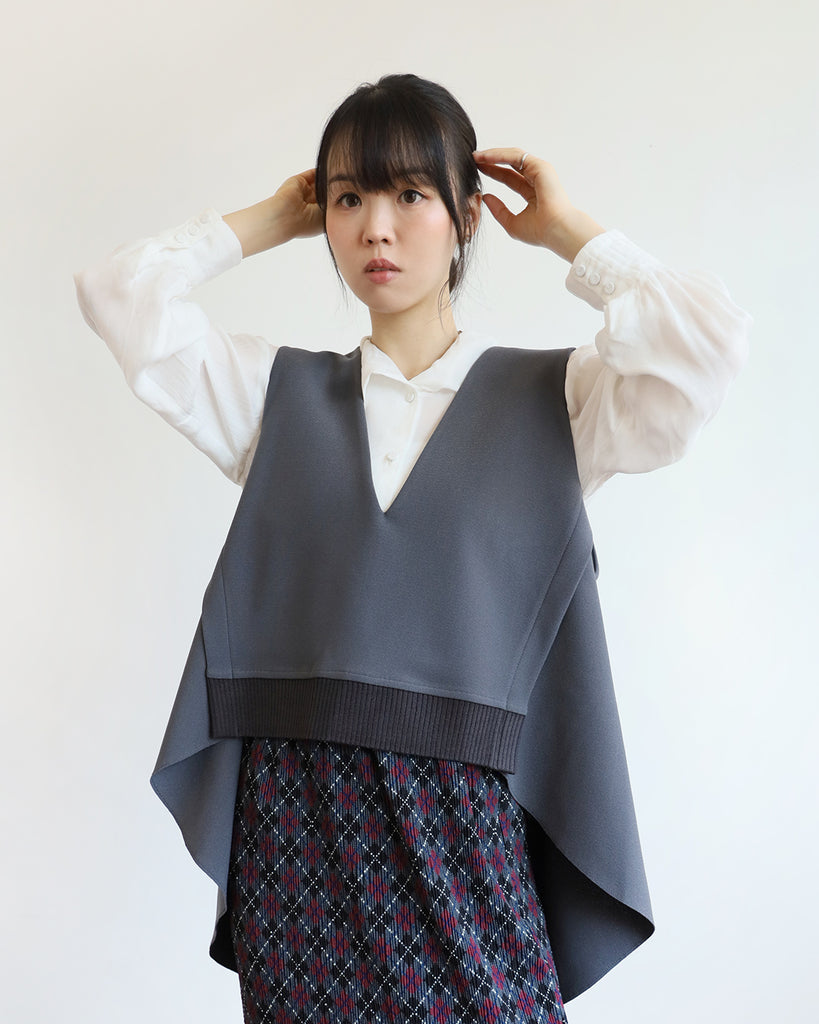 V-neck Back Split Vest (2 color)