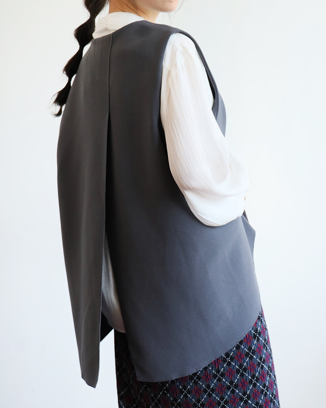 V-neck Back Split Vest (2 color)