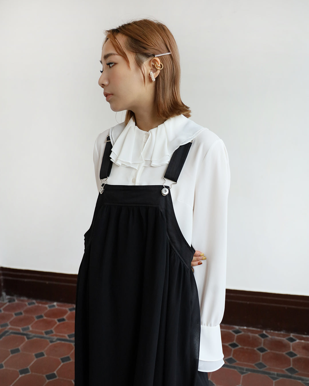 Ruffle Collar Blouse (2 color)