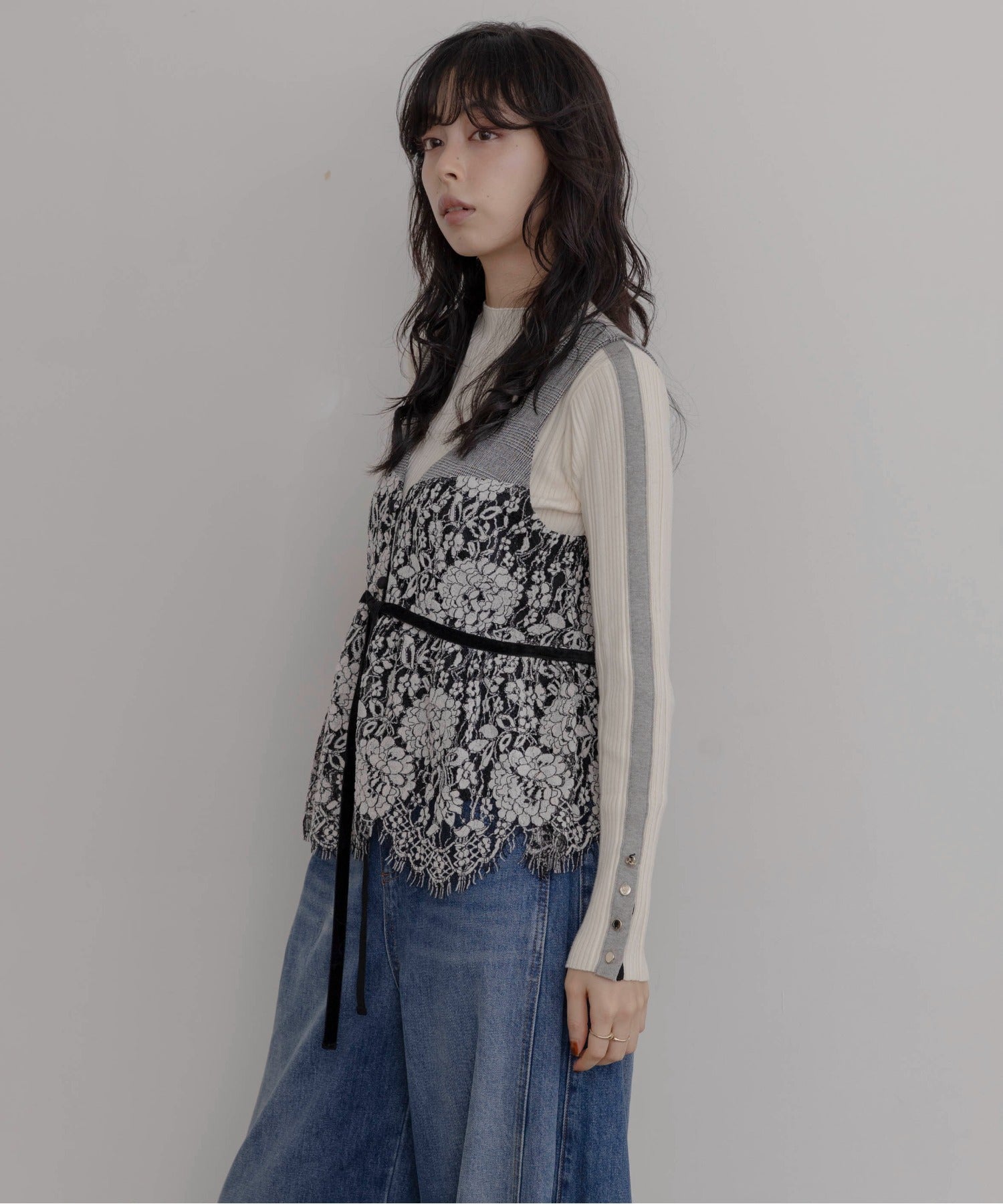 Japan Brand - Mix Fabric Lace Peplum Hem Vest