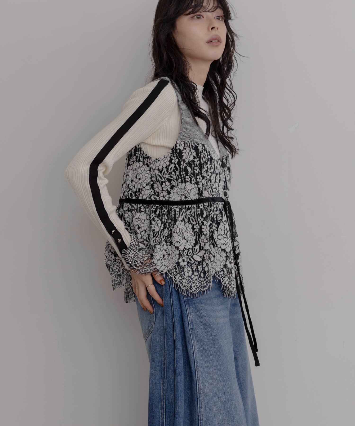 Japan Brand - Mix Fabric Lace Peplum Hem Vest
