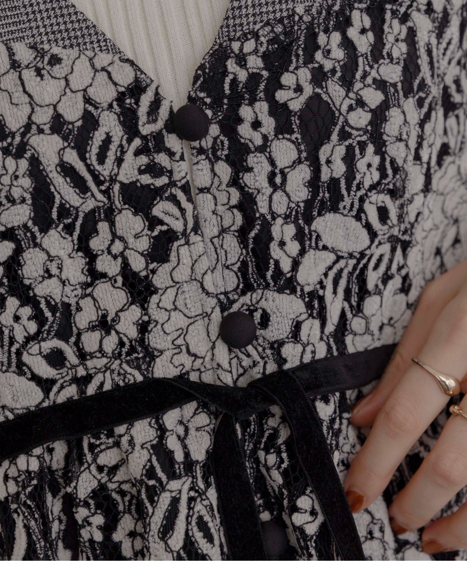 Japan Brand - Mix Fabric Lace Peplum Hem Vest