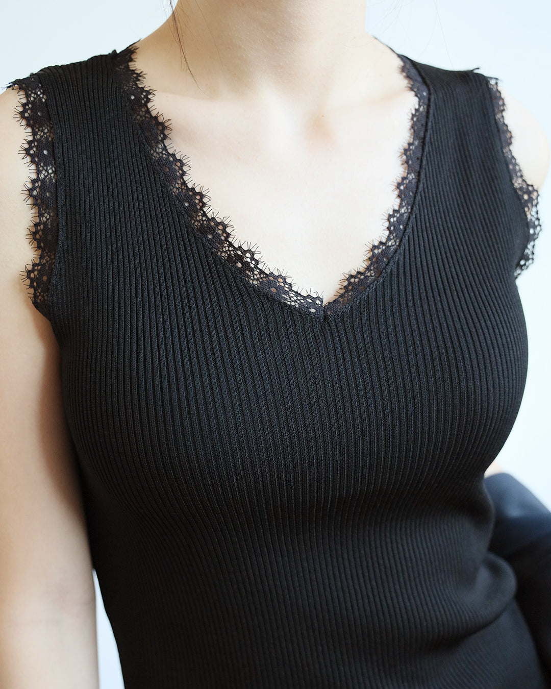 *Lace Trim Vest (3 colors)