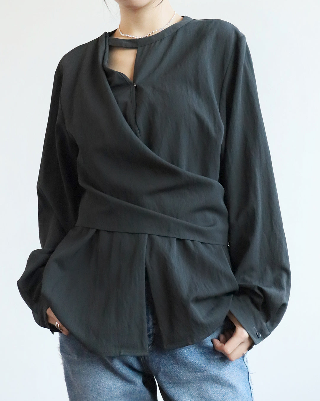 Cut Out Collar Tie Waist Shirt (2 color)