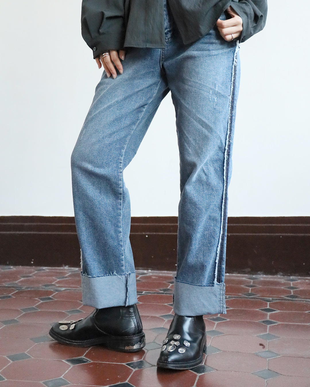 Straight Leg Patch Jeans (Size S-XL)