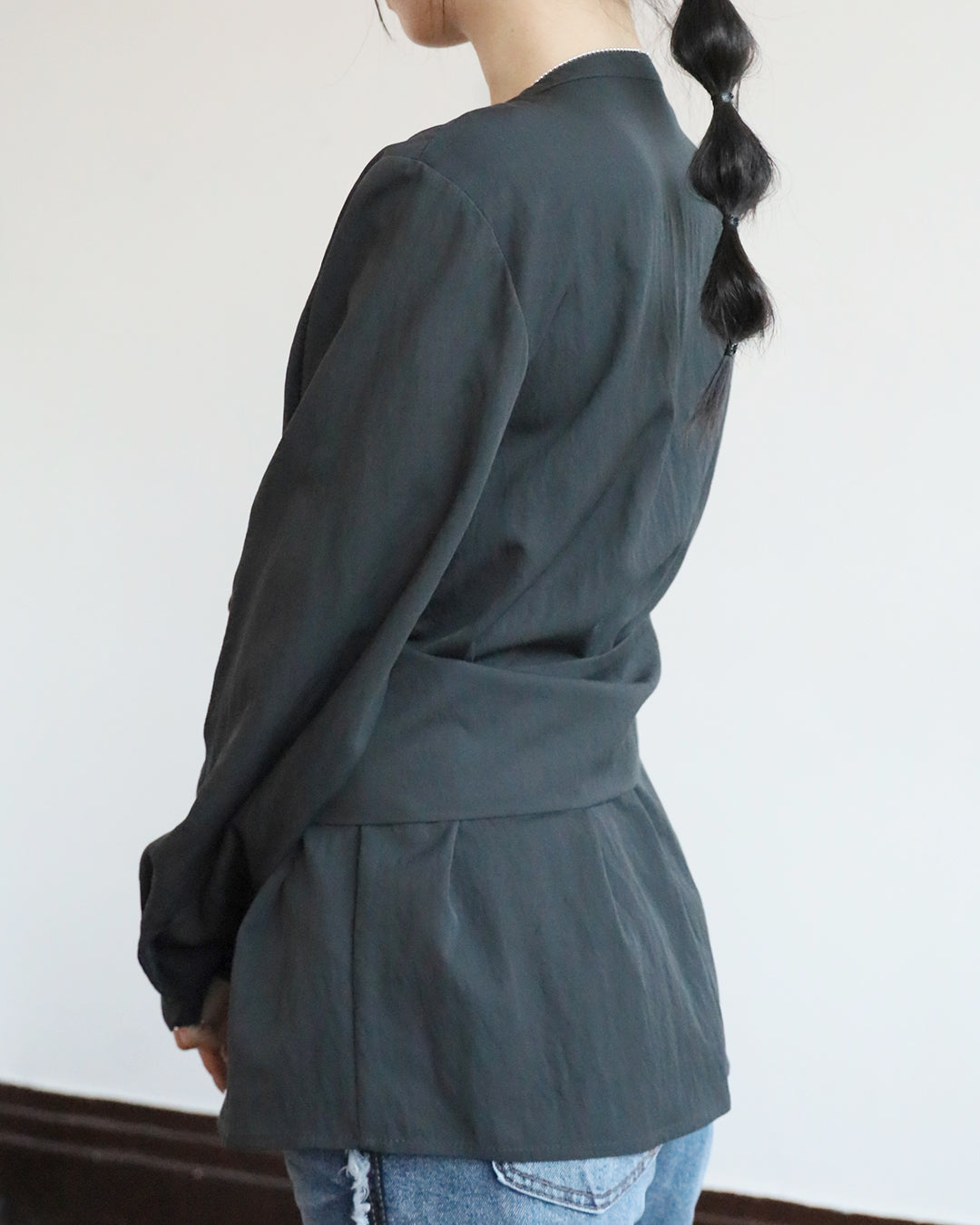 Cut Out Collar Tie Waist Shirt (2 color)