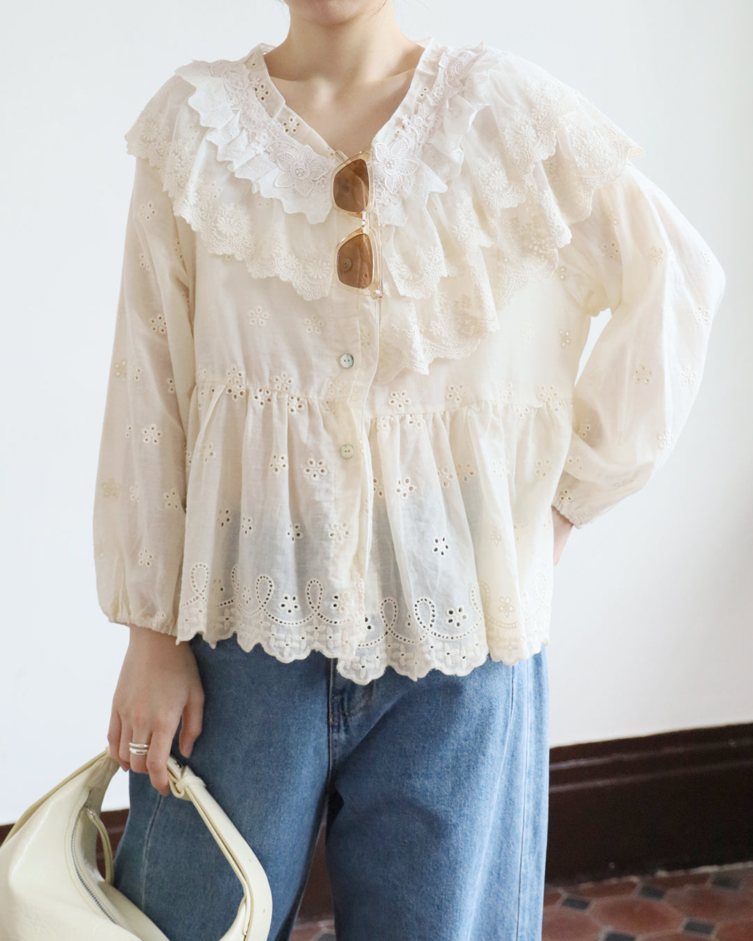 Lace Layer Collar Broidery Blouse