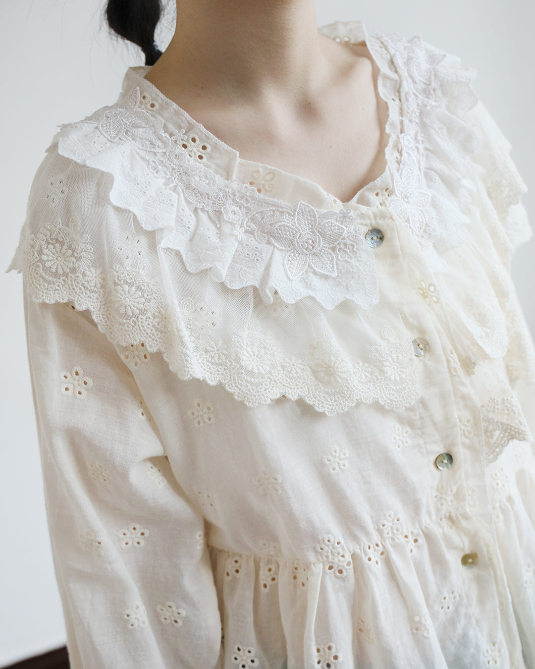 Lace Layer Collar Broidery Blouse