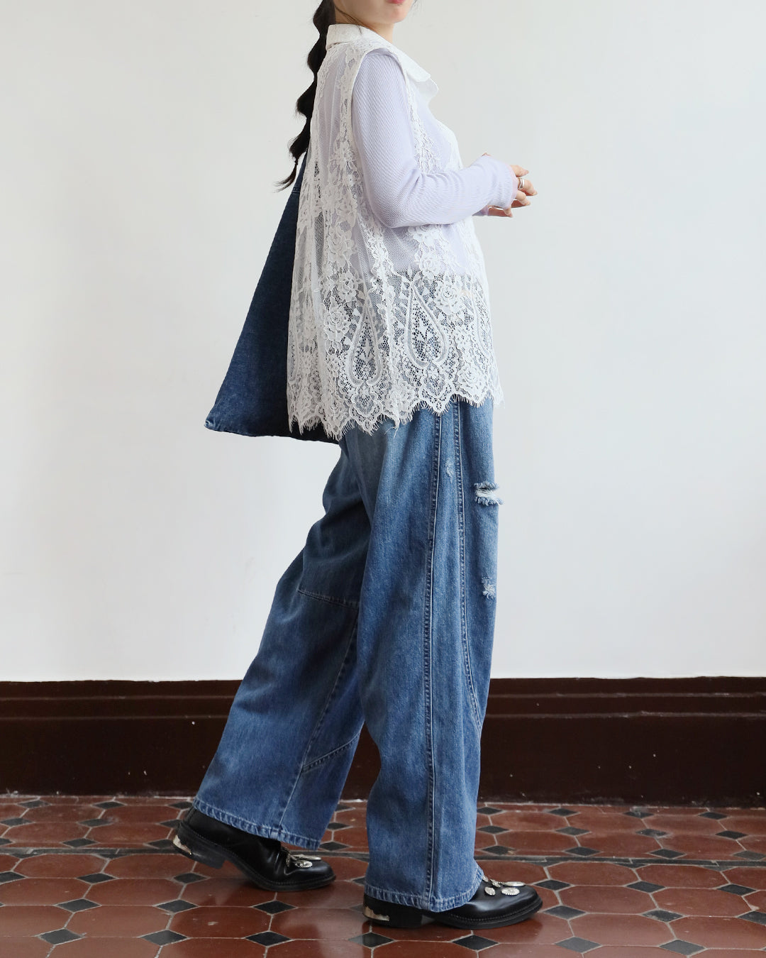 Lace Sleeveless Shirt (2 colors)