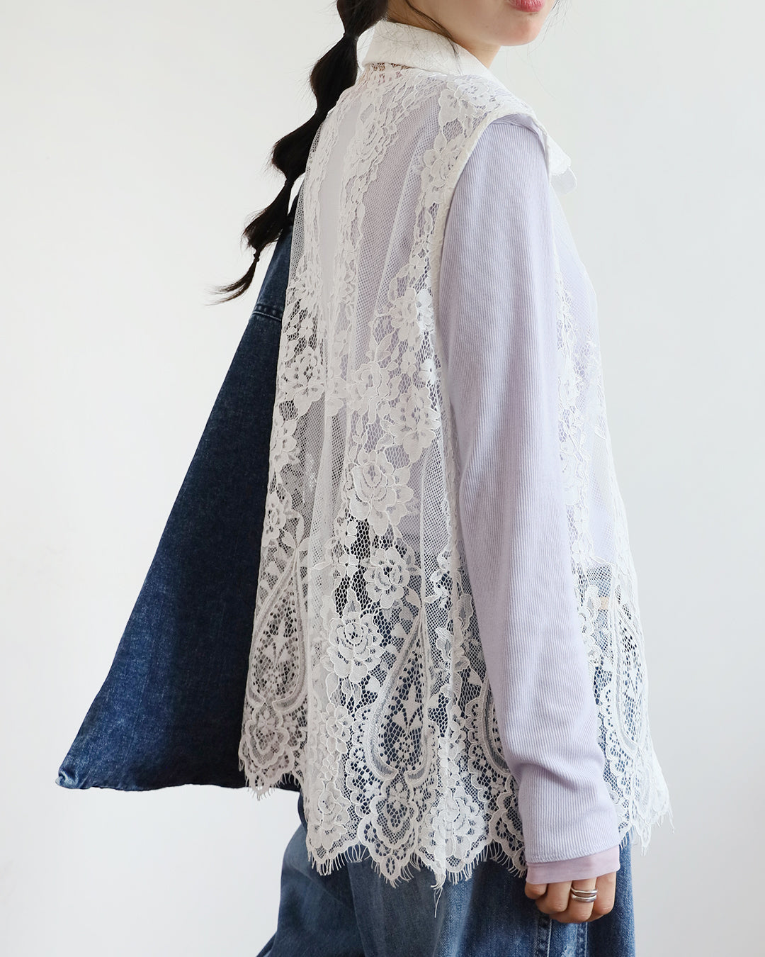 Lace Sleeveless Shirt (2 colors)