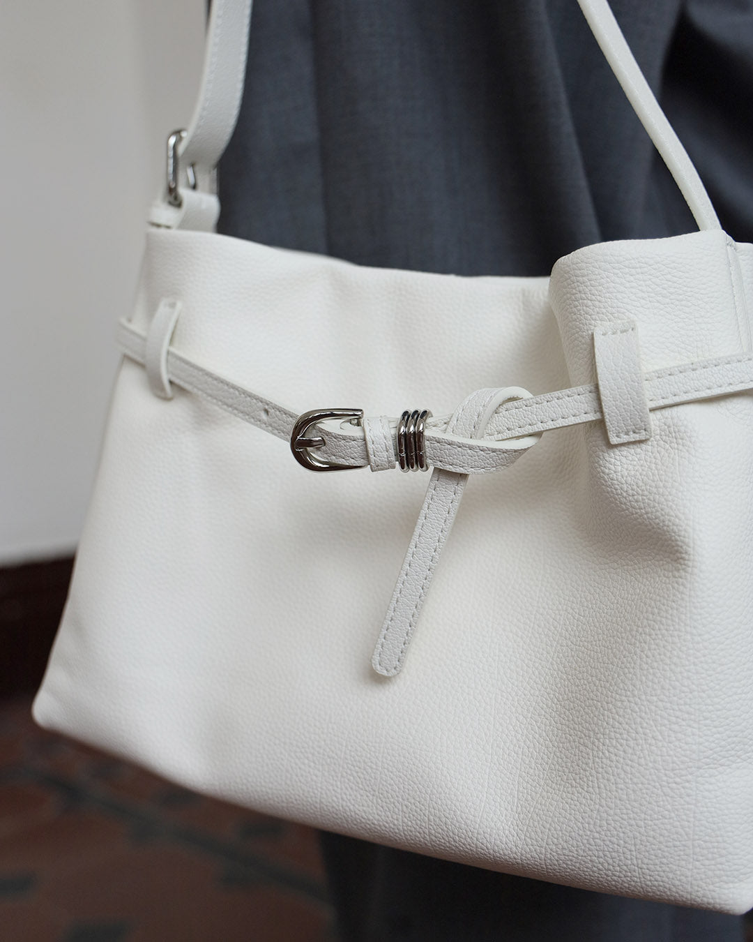 *Buckle Leather Bag (2 colors)