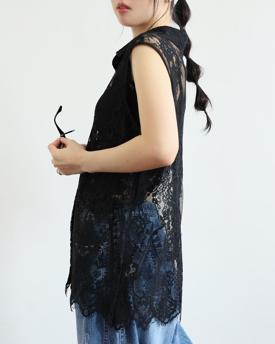 Lace Sleeveless Shirt (2 colors)