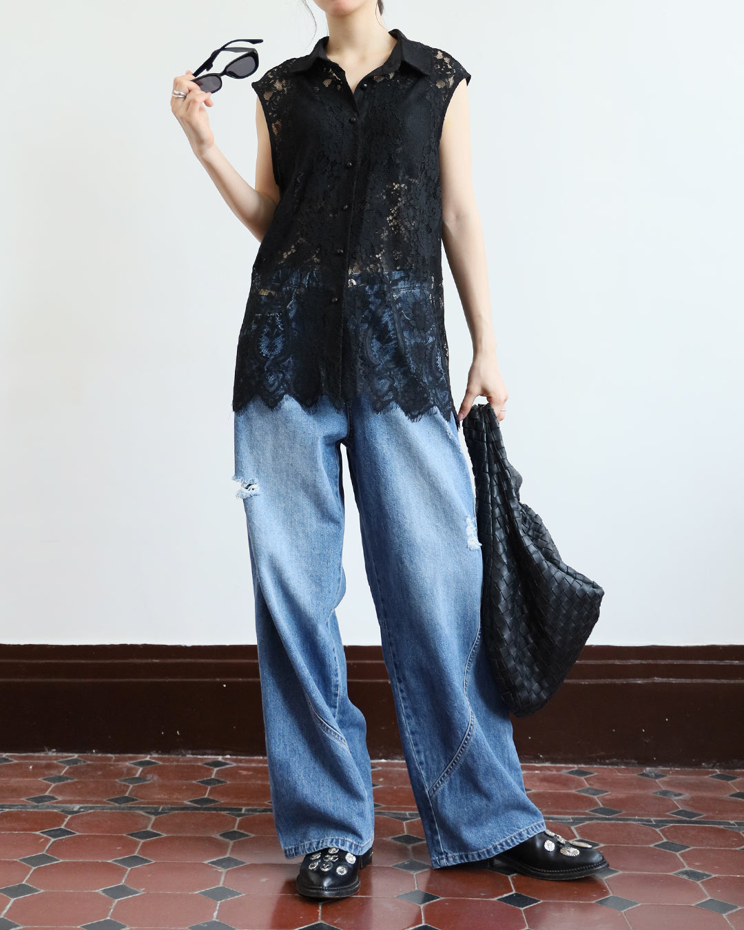 Lace Sleeveless Shirt (2 colors)