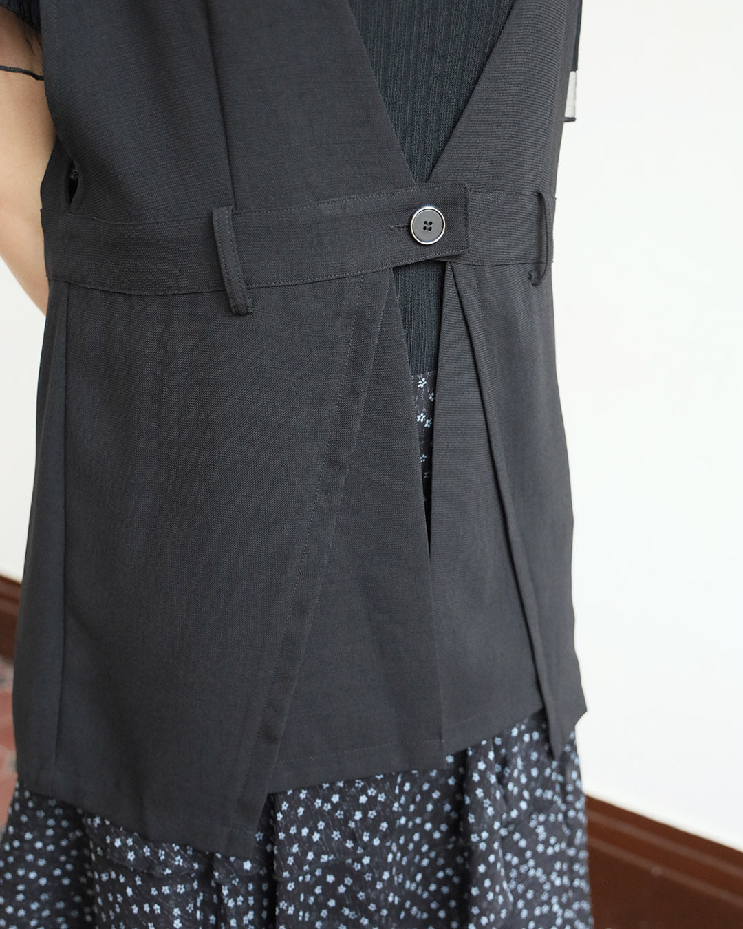 Japan Brand - Airy Buckle Waistcoat (2 Colors)