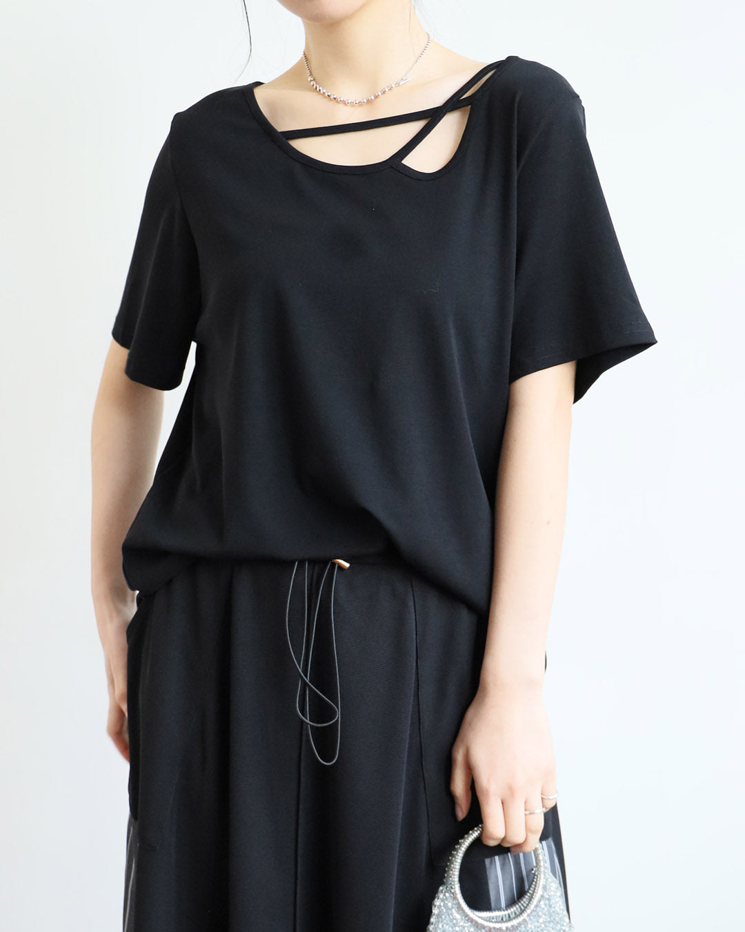 Cut Out Details Tee ( 3 Colors)