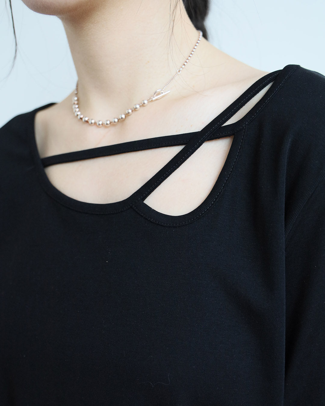 Cut Out Details Tee ( 3 Colors)