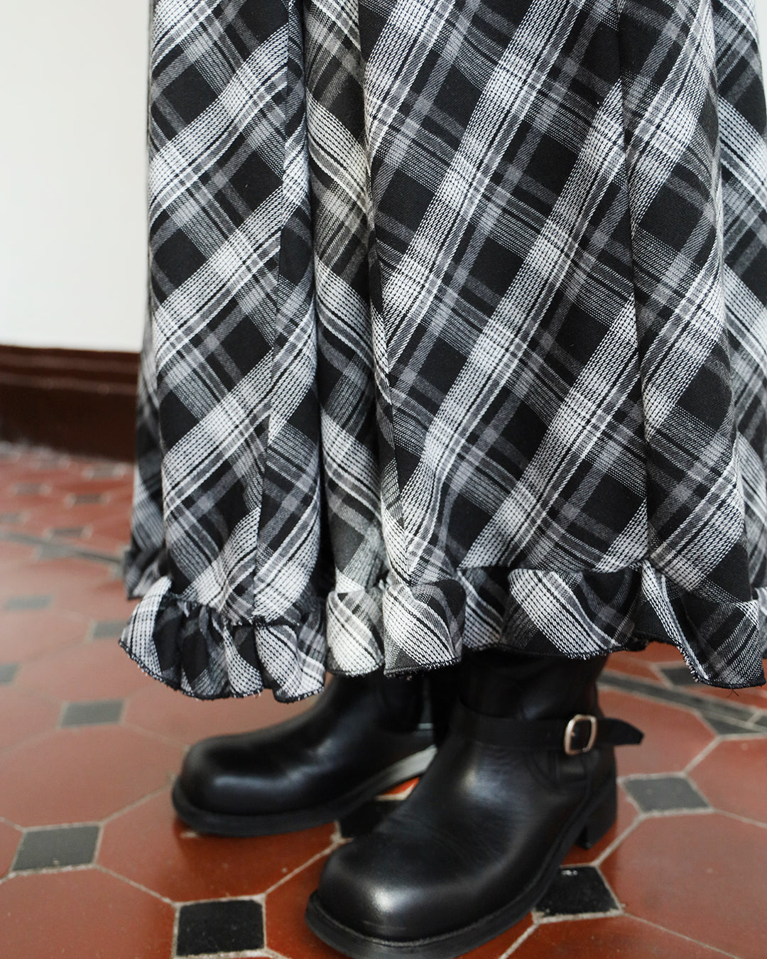 Ruffle Trimmed Checker Skirt (2 color)