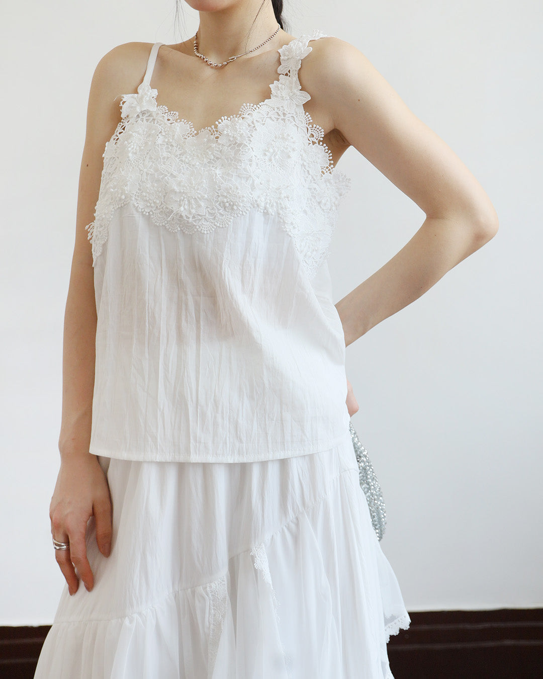 Embroidery Collar Cami Vest ( 2 Colors)