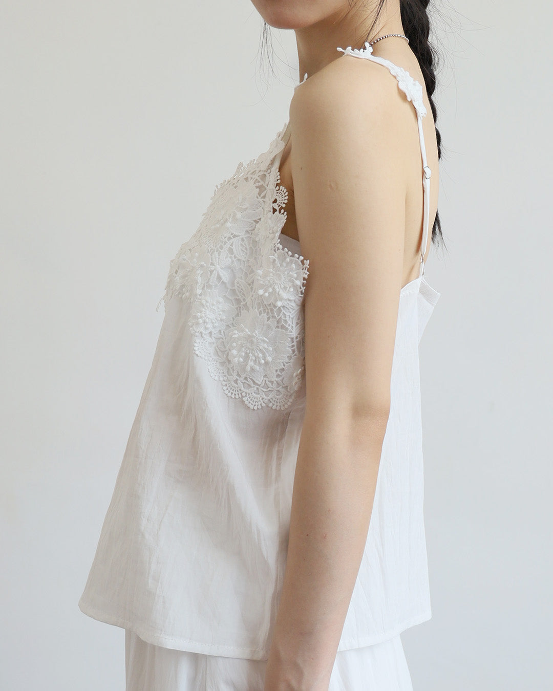 Embroidery Collar Cami Vest ( 2 Colors)