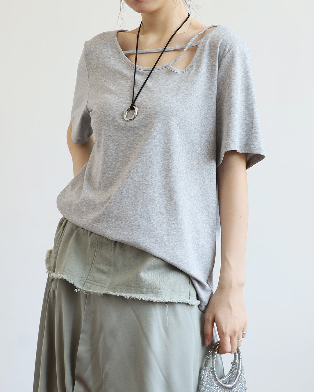 Cut Out Details Tee ( 3 Colors)