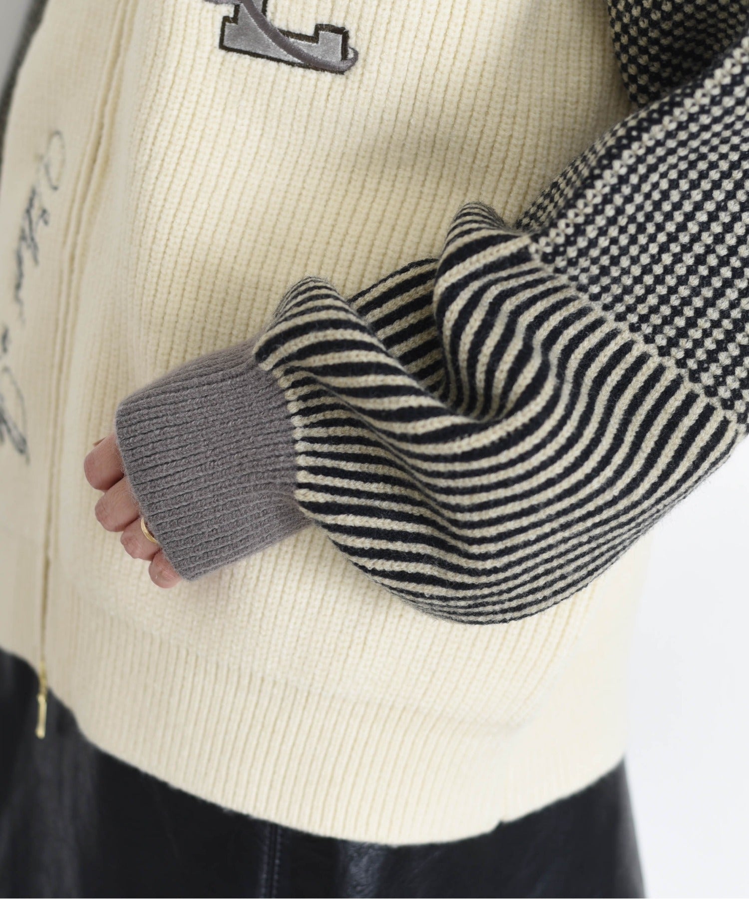 Embroidery Zip Up Cardigan (2 color)