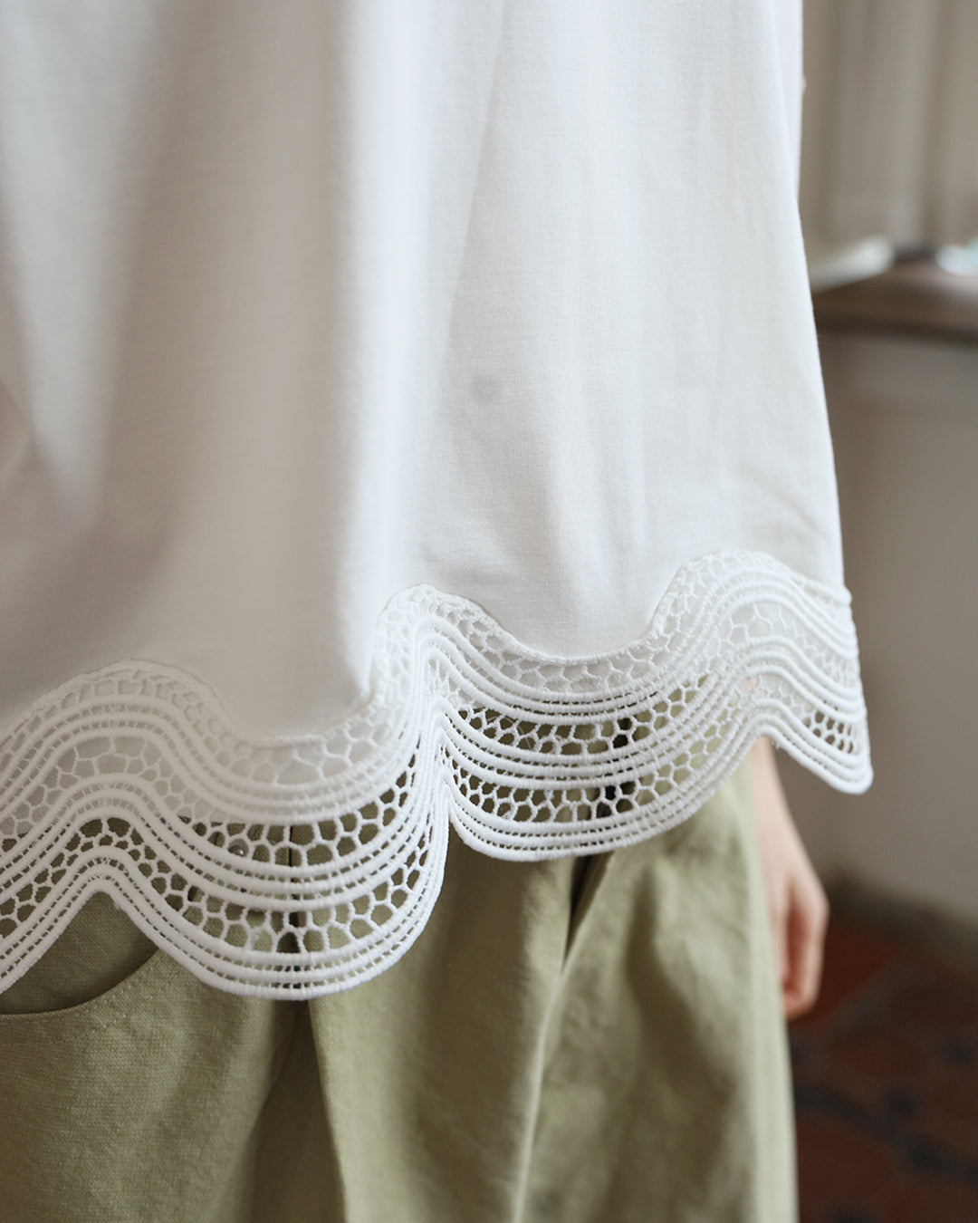 Crochet Trimmed Tee (2 colors)