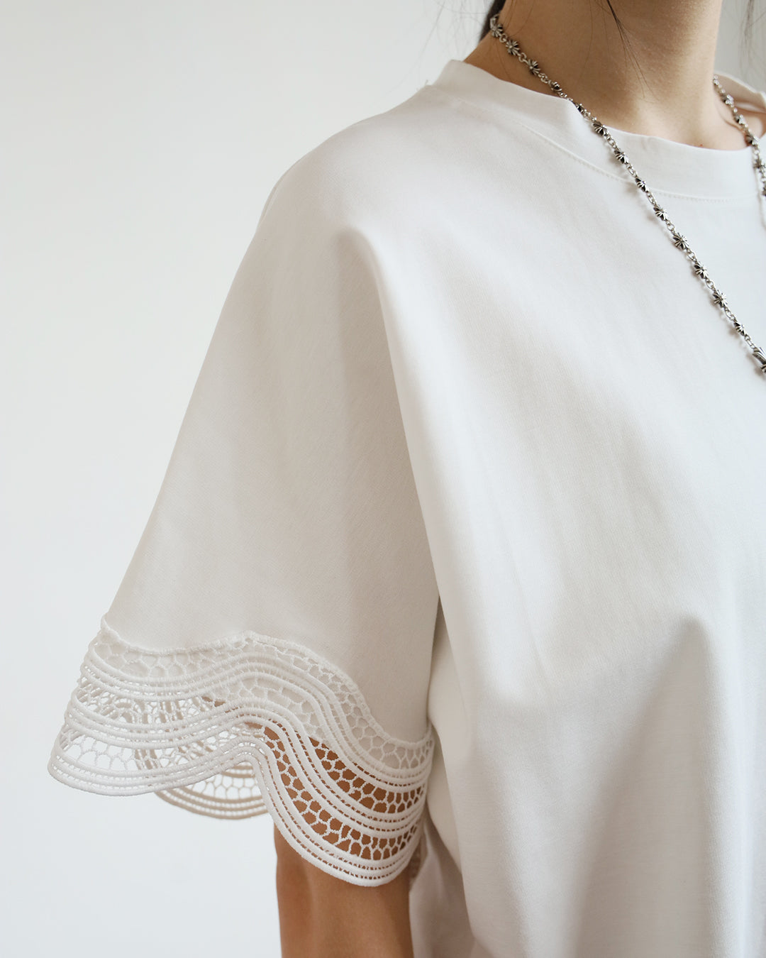 Crochet Trimmed Tee (2 colors)