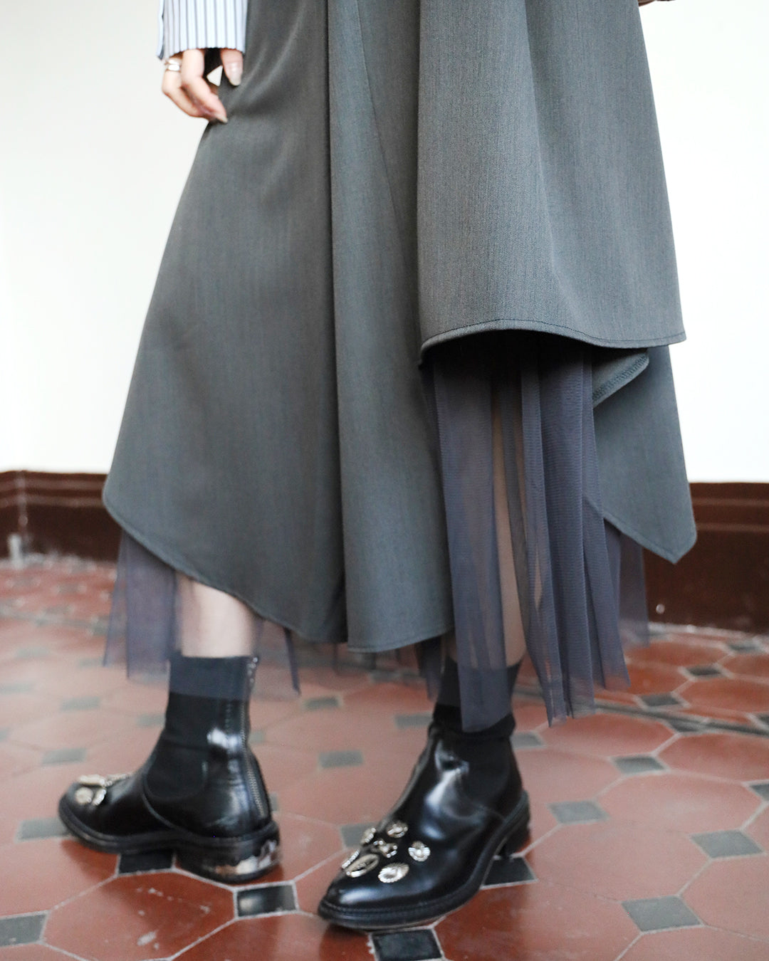 Asymmetric Mesh Layer Skirt (2 color)