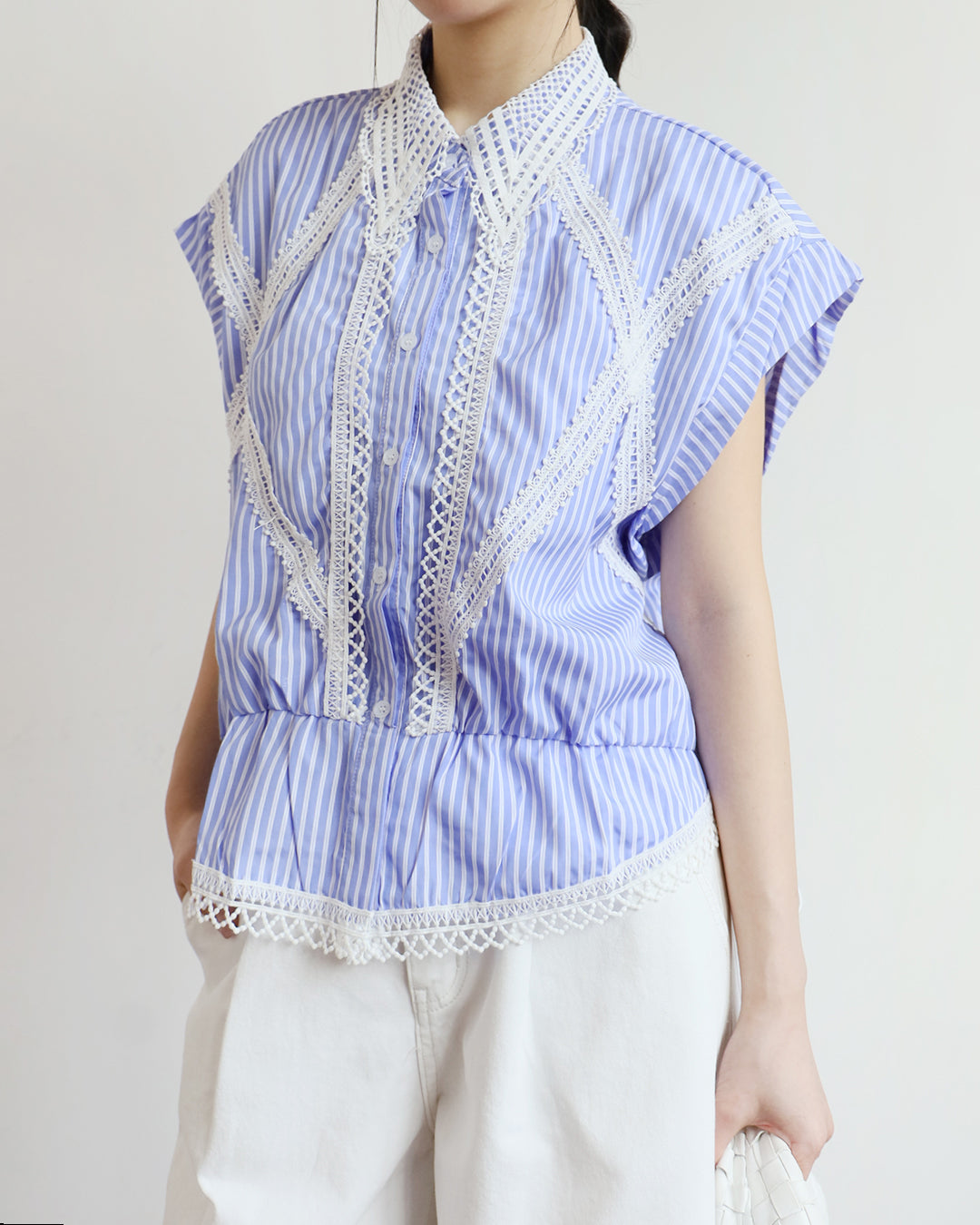 Lace Trim Sleeveless Shirt (2 colors)