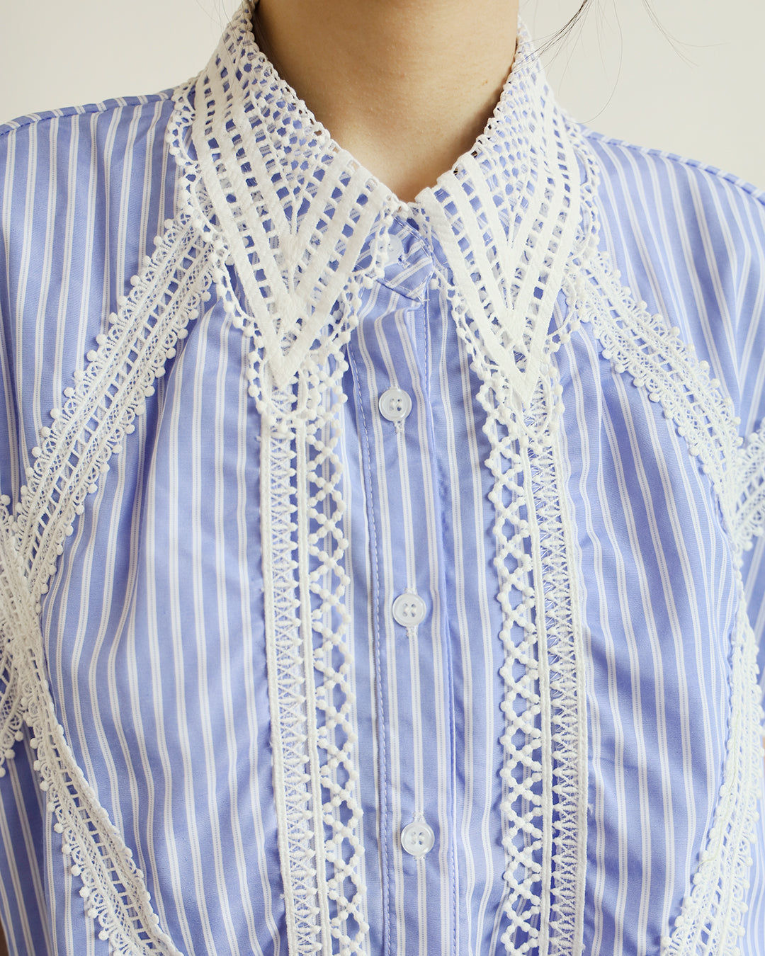 Lace Trim Sleeveless Shirt (2 colors)