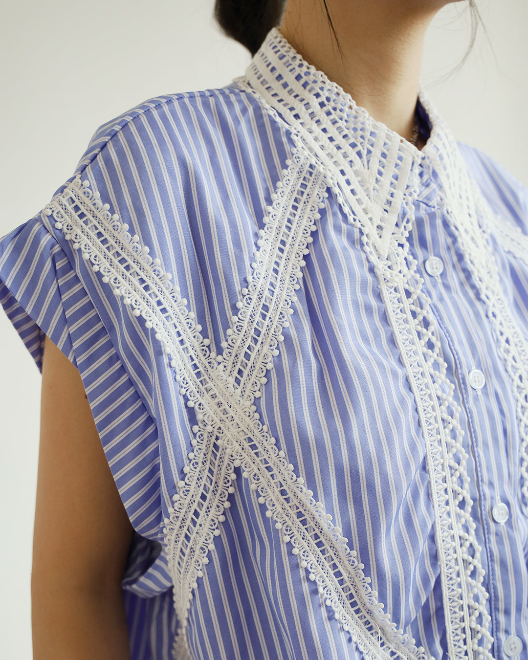 Lace Trim Sleeveless Shirt (2 colors)