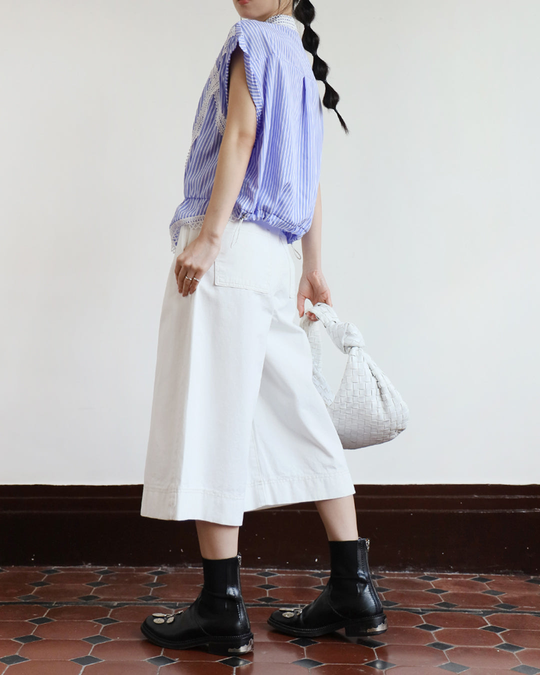Lace Trim Sleeveless Shirt (2 colors)