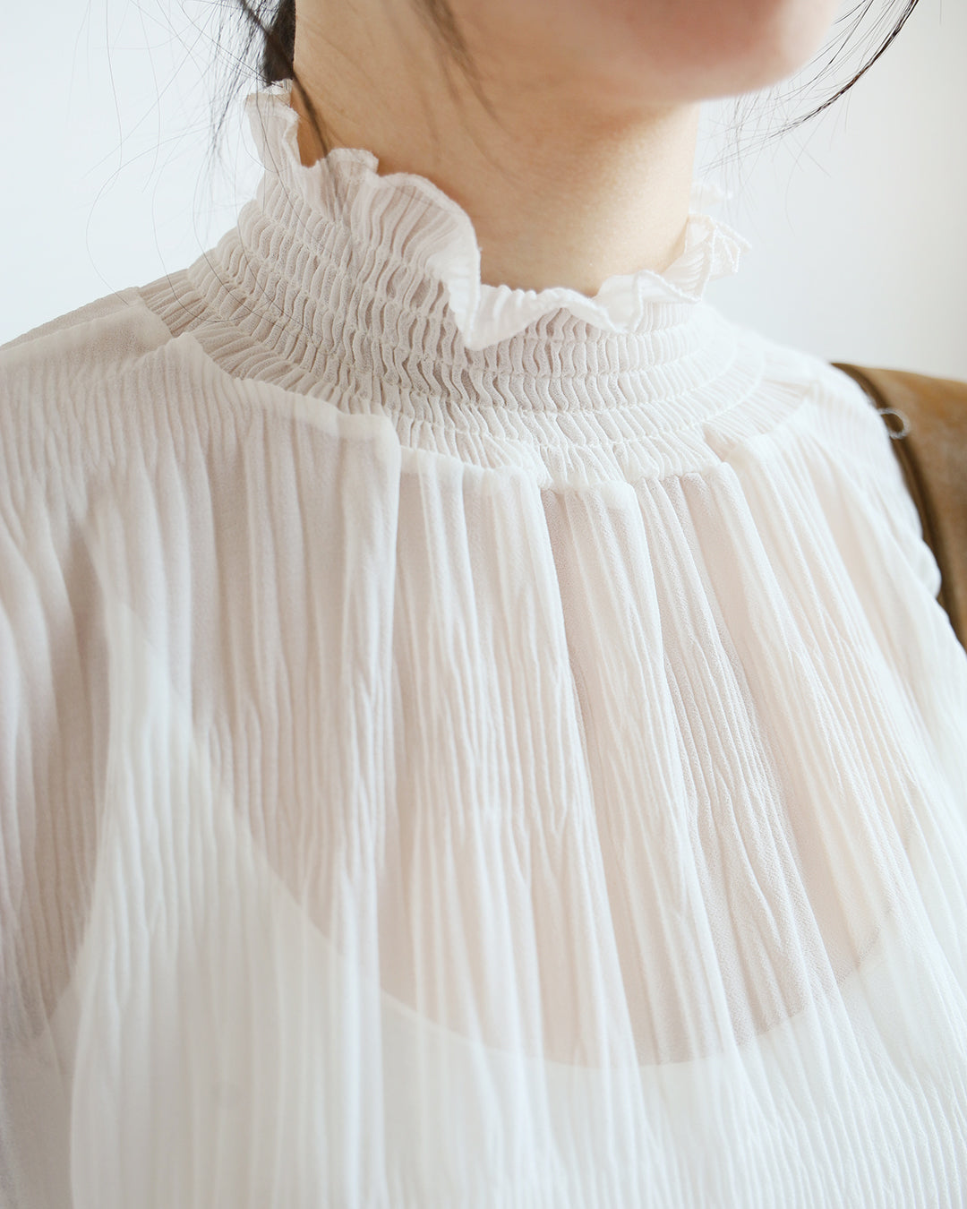 *Crinkle Fabric Turtle Neck Top (2 color)