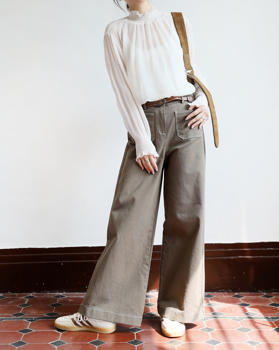 *Crinkle Fabric Turtle Neck Top (2 color)