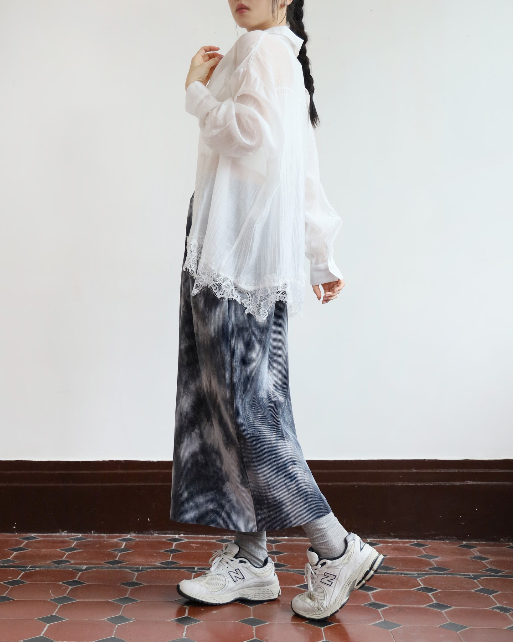 Lace Hem Shirt (2 colors)