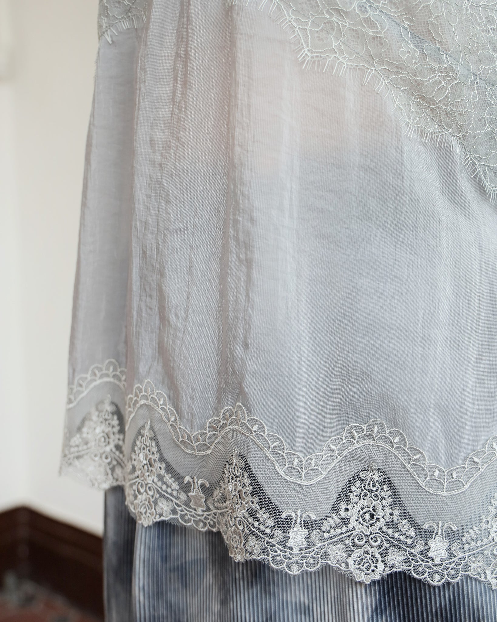 Lace Trimmed Vest (2 colors)