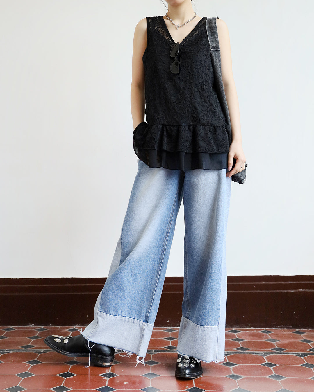 Peplum Hem Lace Vest (2 colors)