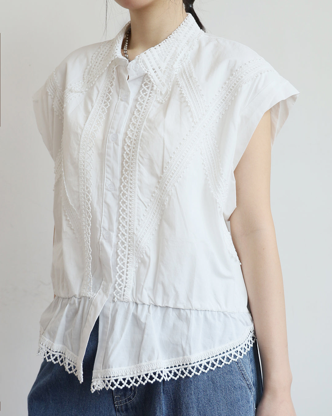 Lace Trim Sleeveless Shirt (2 colors)