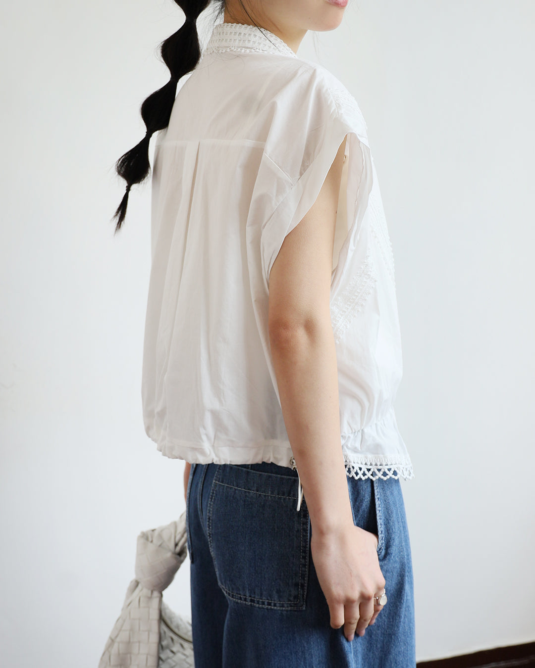 Lace Trim Sleeveless Shirt (2 colors)