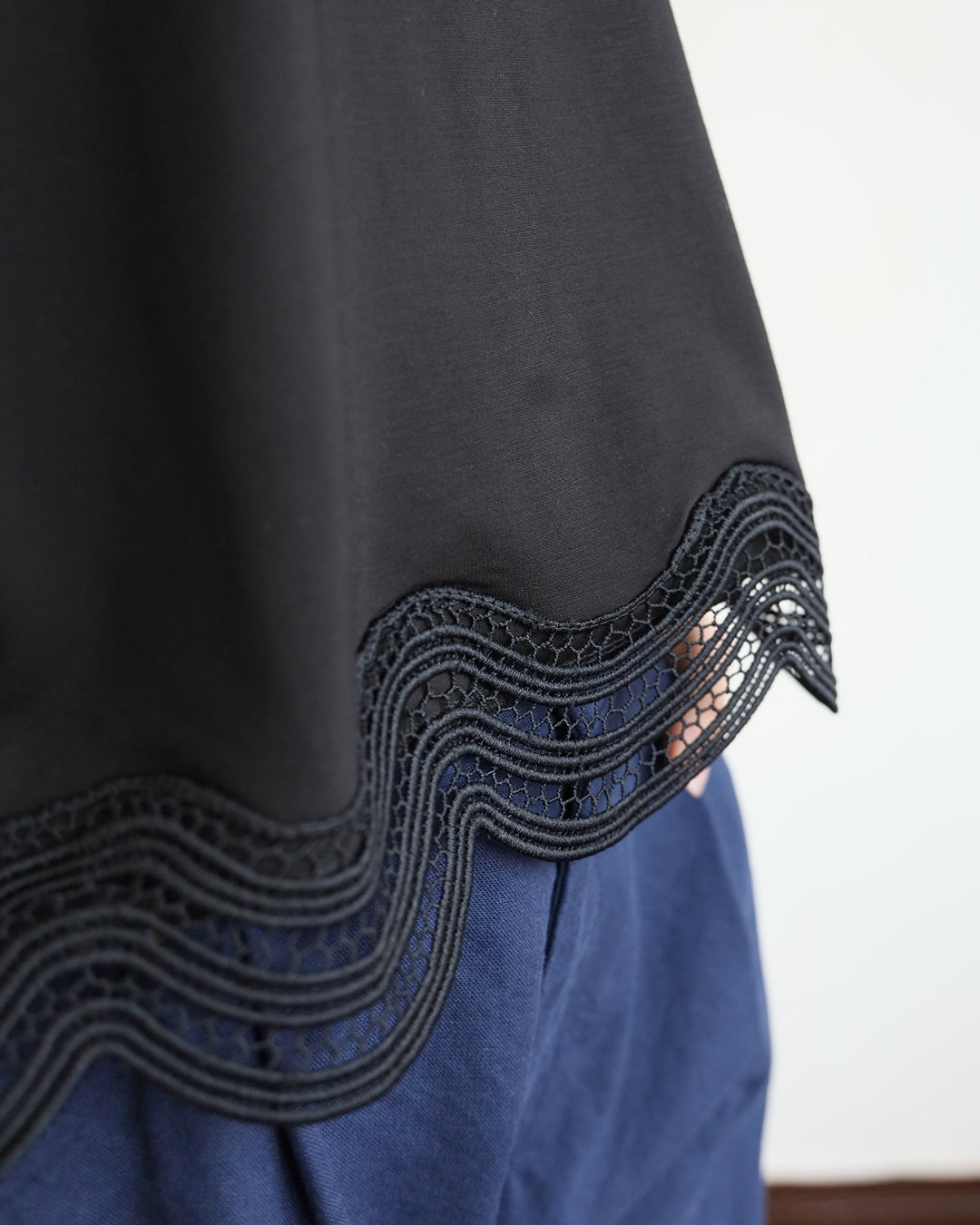 Crochet Trimmed Tee (2 colors)