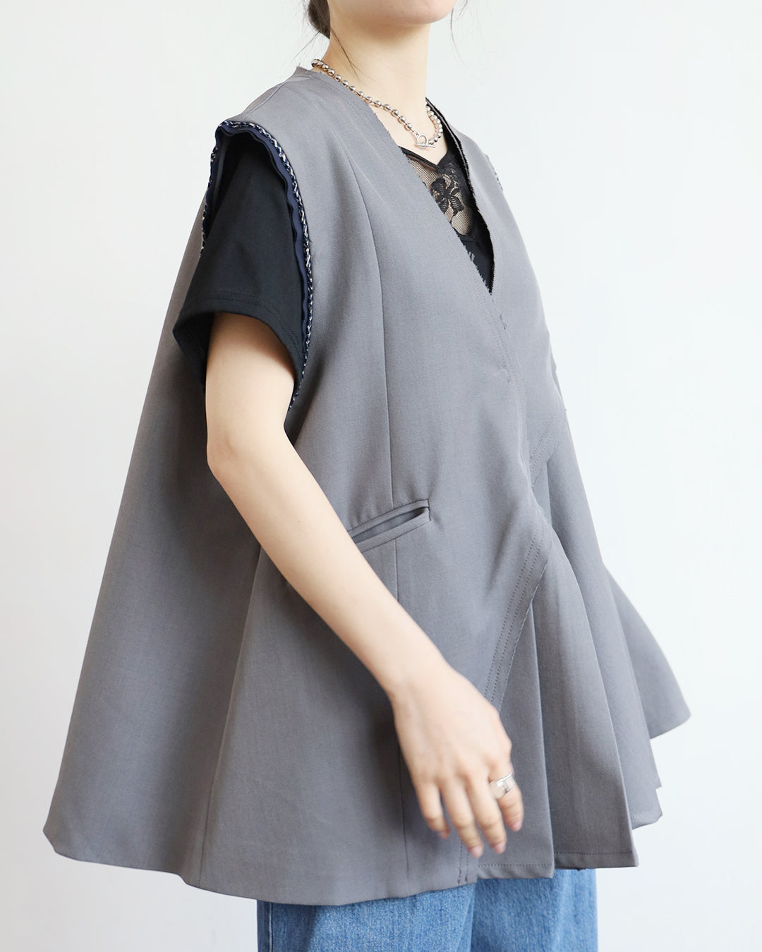 Checker Trimmed Side Pleated Vest (2 colors)