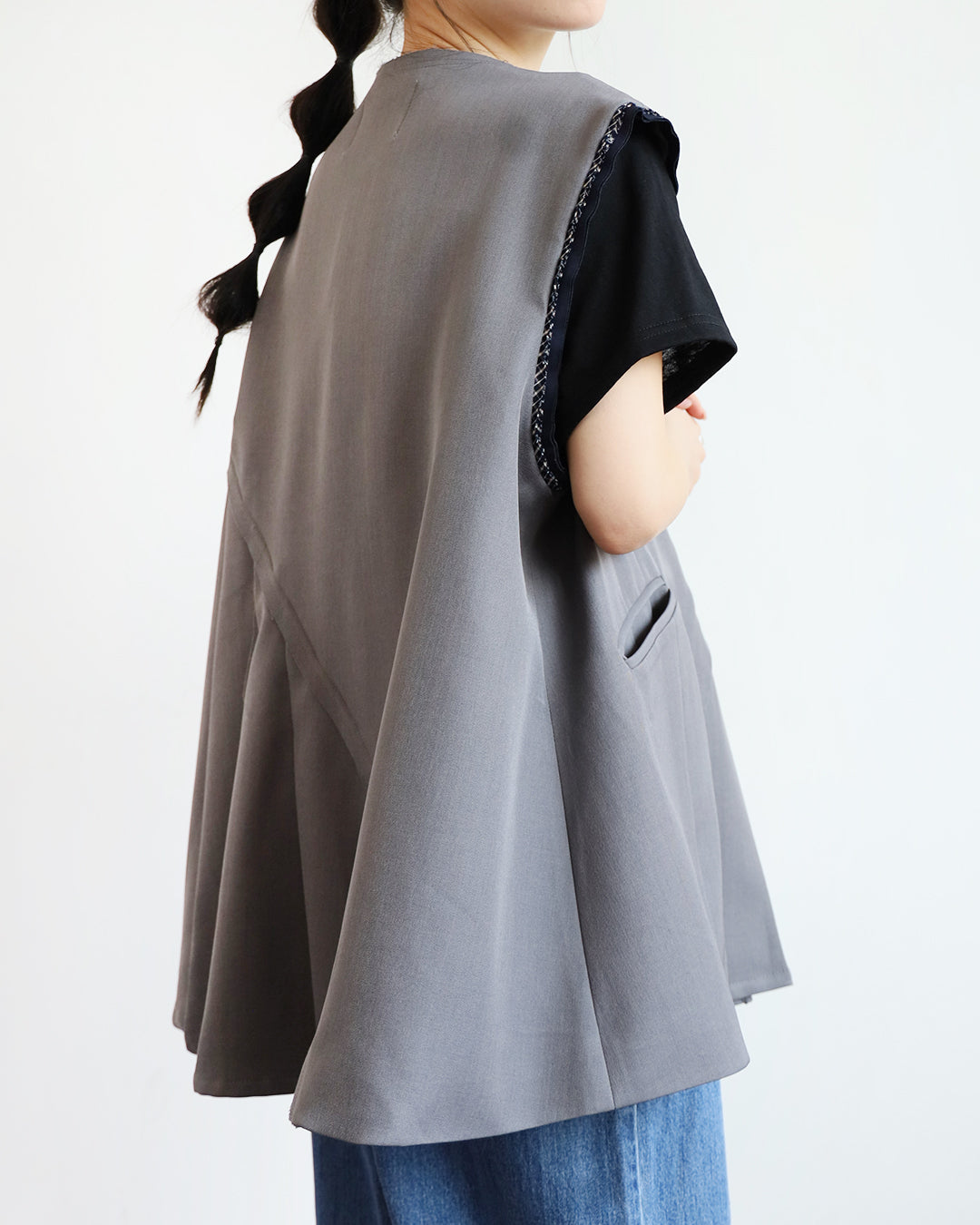 Checker Trimmed Side Pleated Vest (2 colors)