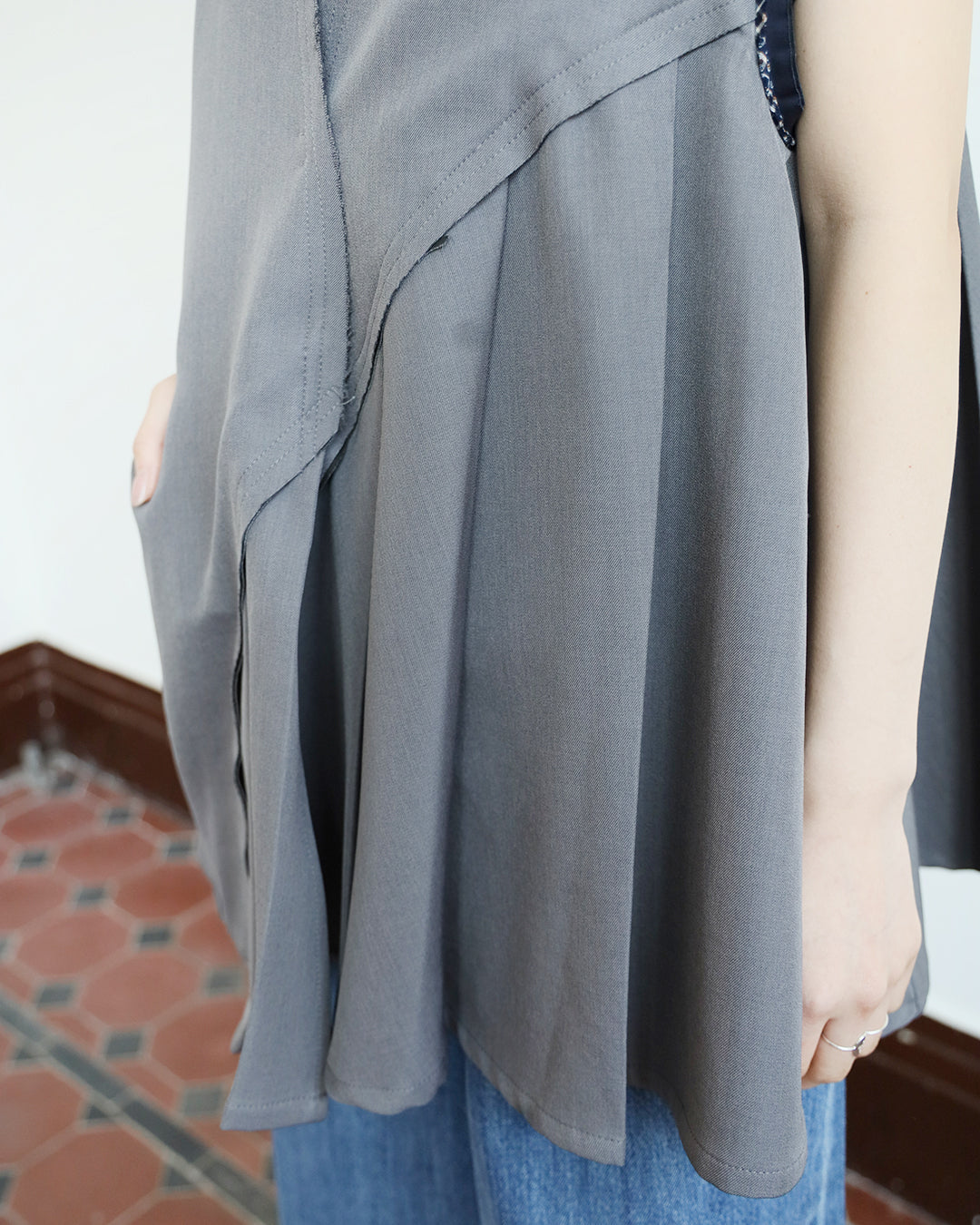 Checker Trimmed Side Pleated Vest (2 colors)