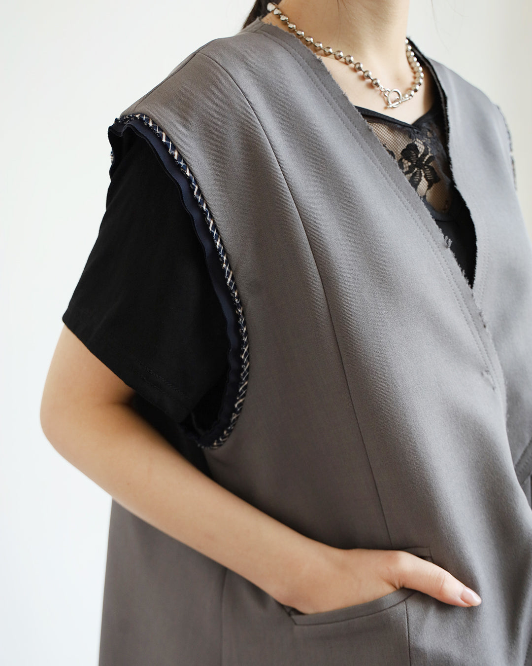 Checker Trimmed Side Pleated Vest (2 colors)
