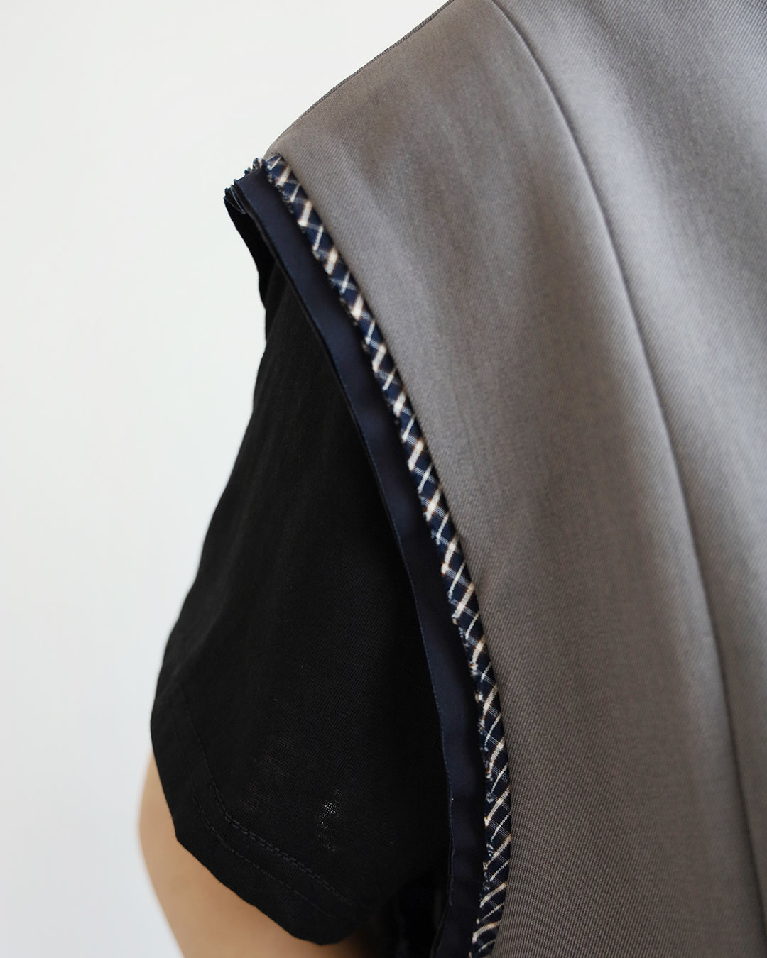 Checker Trimmed Side Pleated Vest (2 colors)