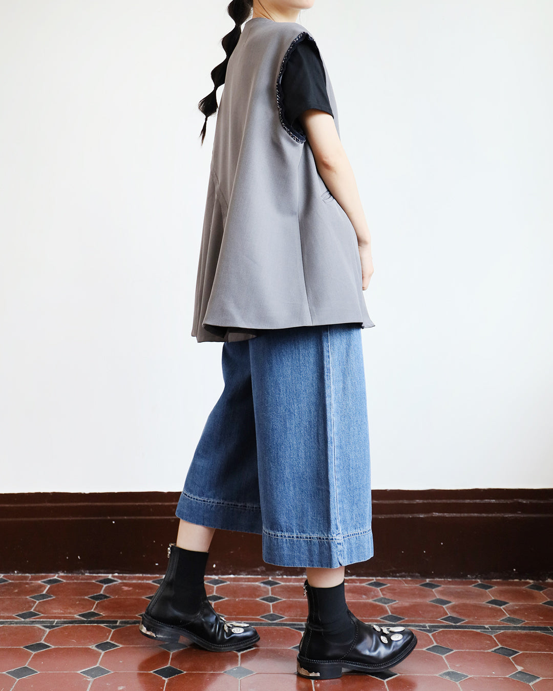 Checker Trimmed Side Pleated Vest (2 colors)