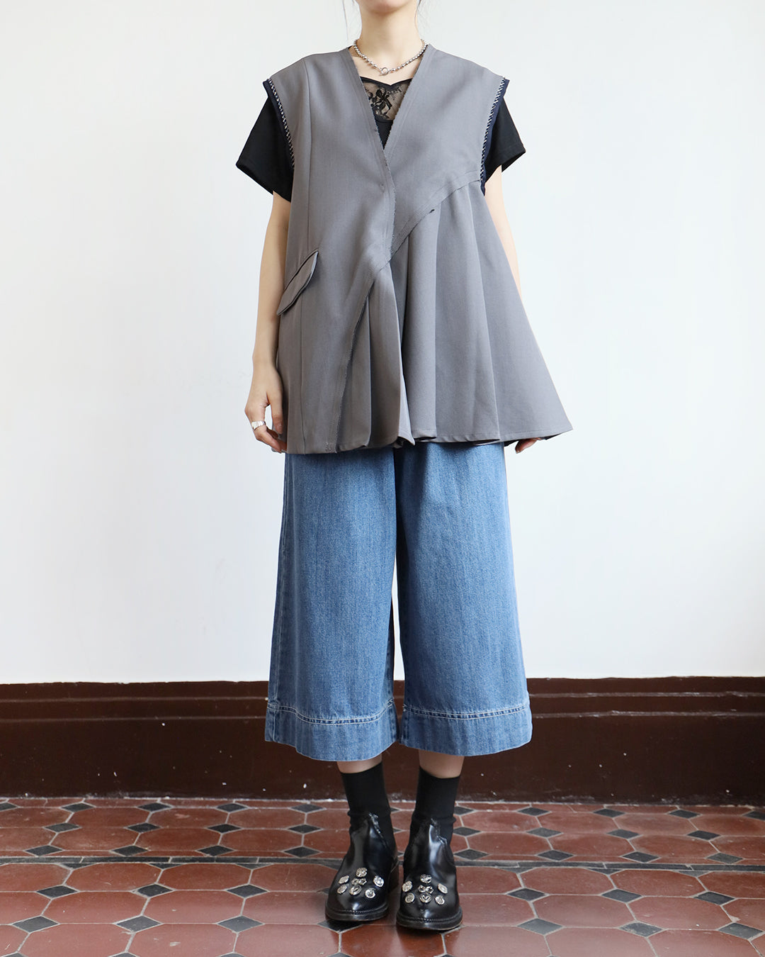 Checker Trimmed Side Pleated Vest (2 colors)